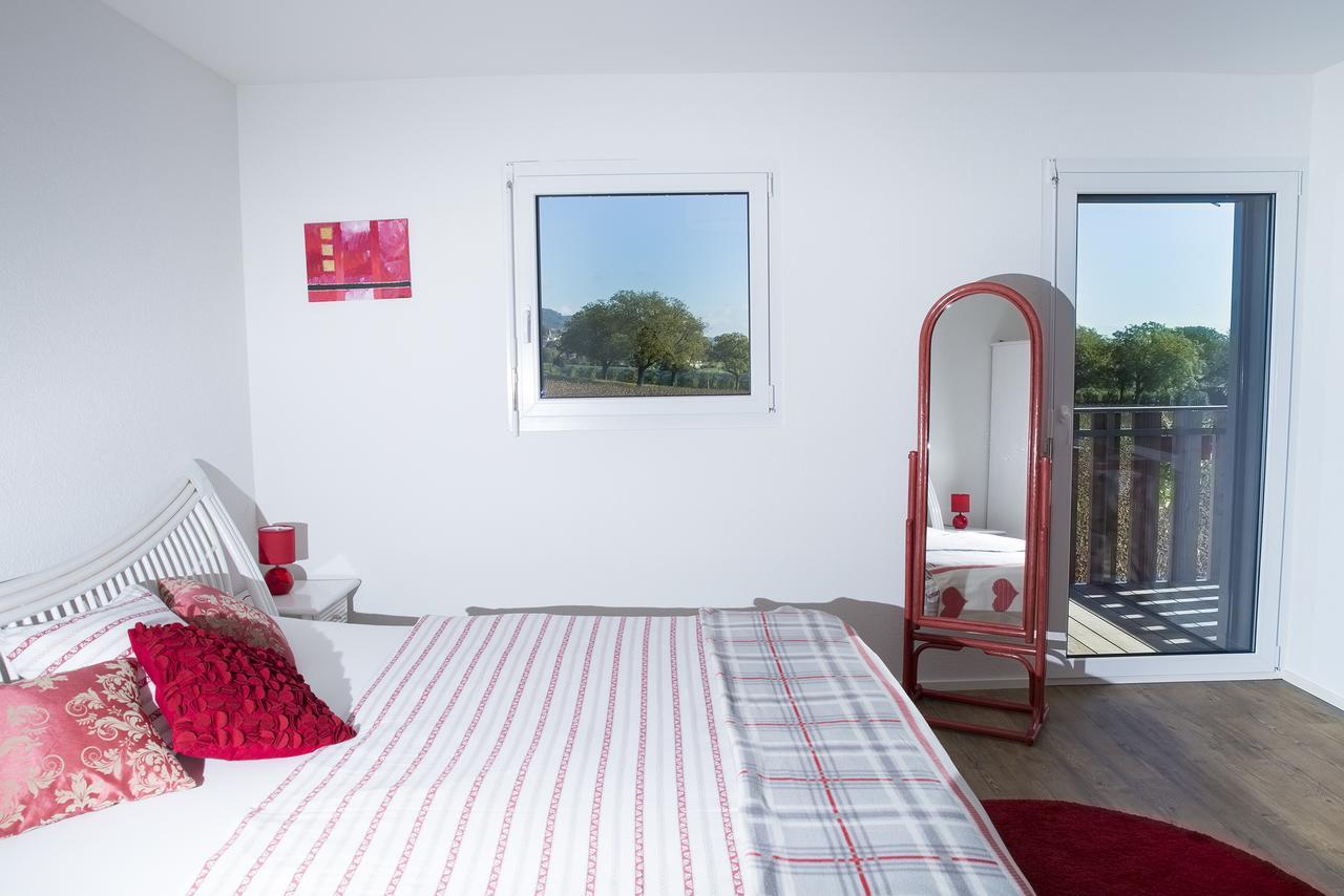 Bed and Breakfast Cave Du Treyblanc Luins Экстерьер фото