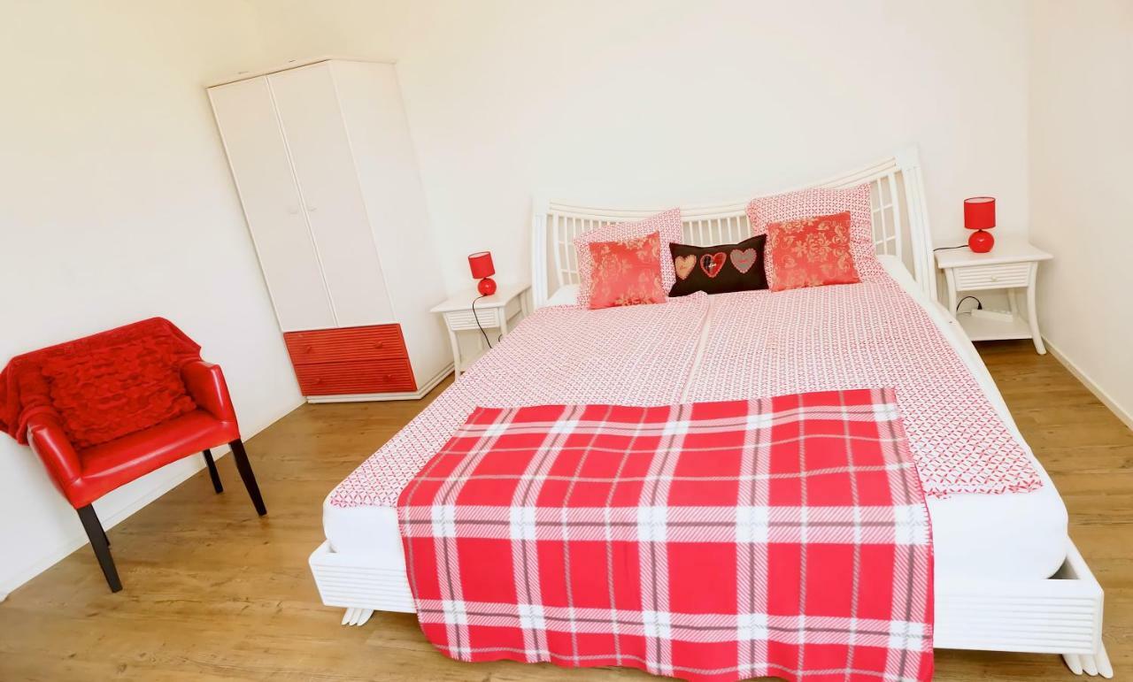 Bed and Breakfast Cave Du Treyblanc Luins Экстерьер фото