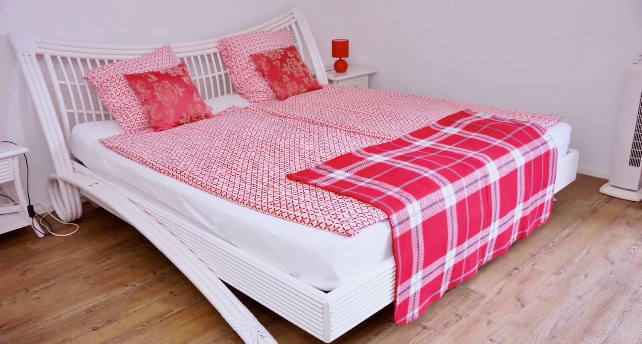 Bed and Breakfast Cave Du Treyblanc Luins Экстерьер фото