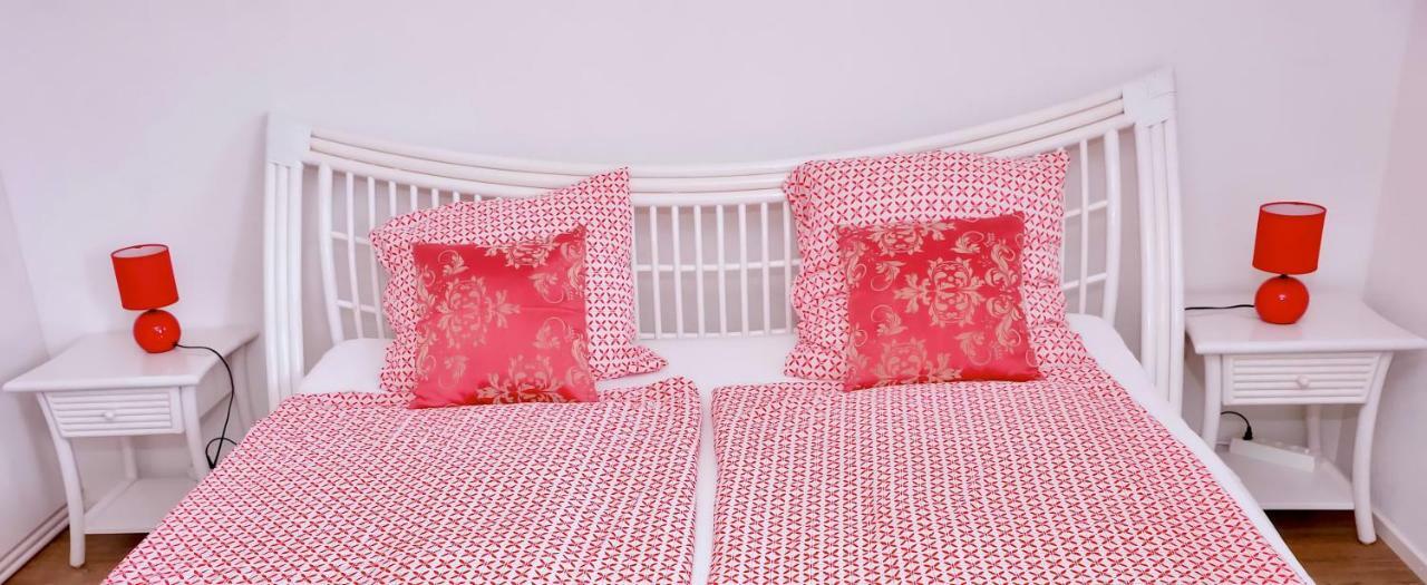 Bed and Breakfast Cave Du Treyblanc Luins Экстерьер фото